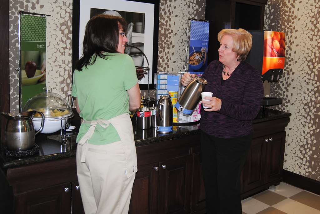 Hampton Inn Cambridge Restaurant photo